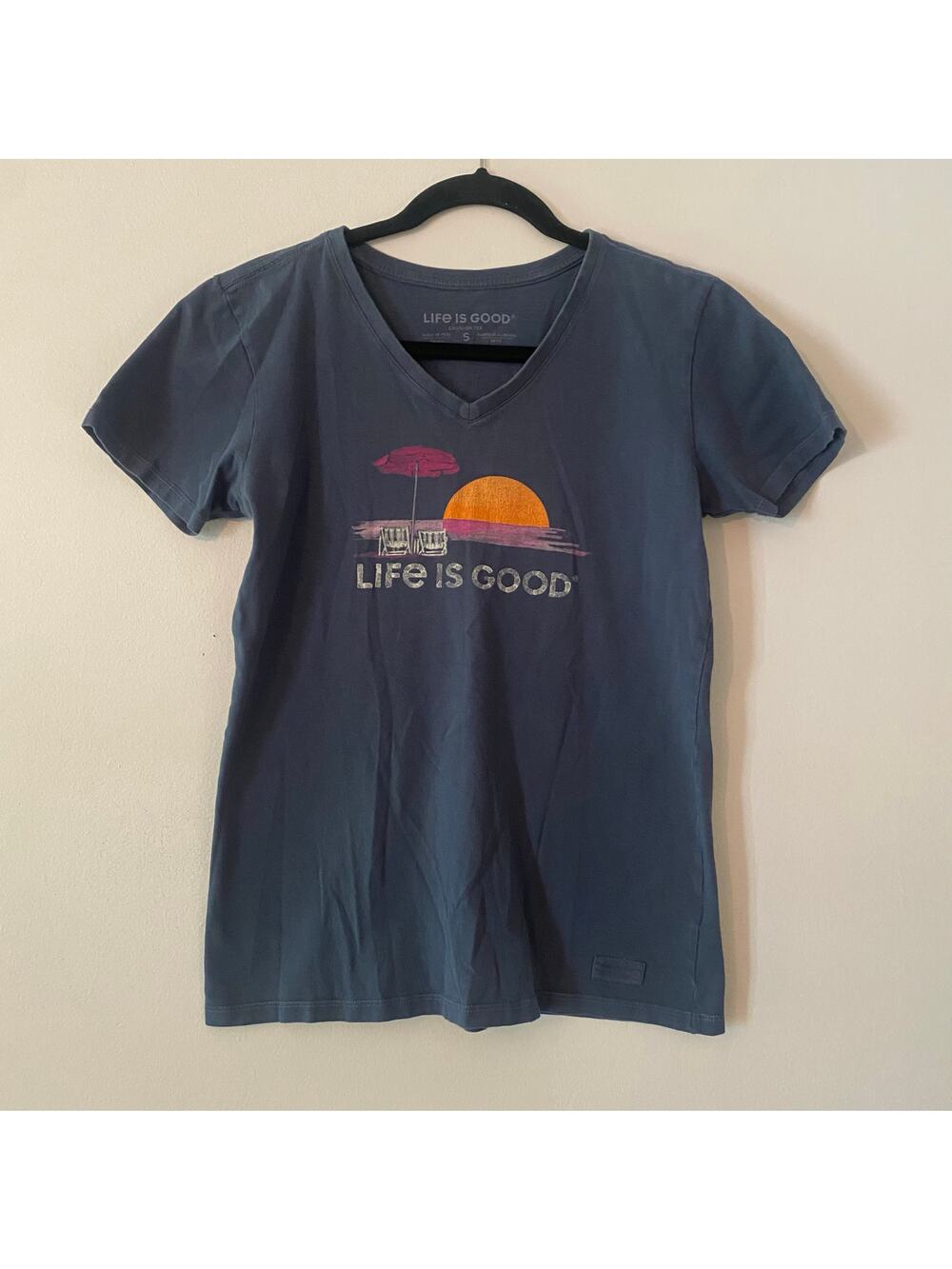 Life Is Good Navy Blue Beach Sunset V-neck Crusher Tee Cotton Women's size Small